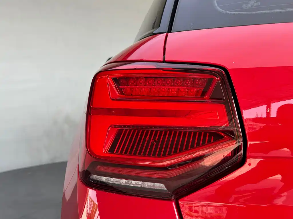 Audi Q2L 2022 — фото 8