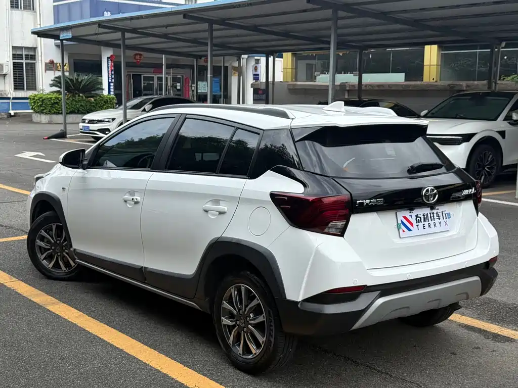 Toyota Yaris L 2022