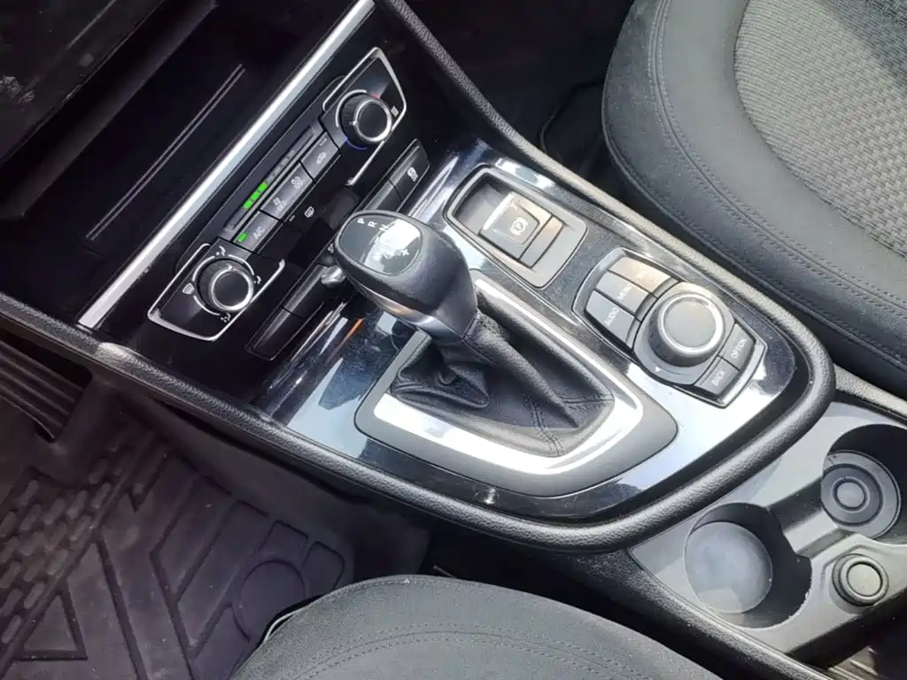 BMW 2 Series Active Tourer 2017 — фото 14