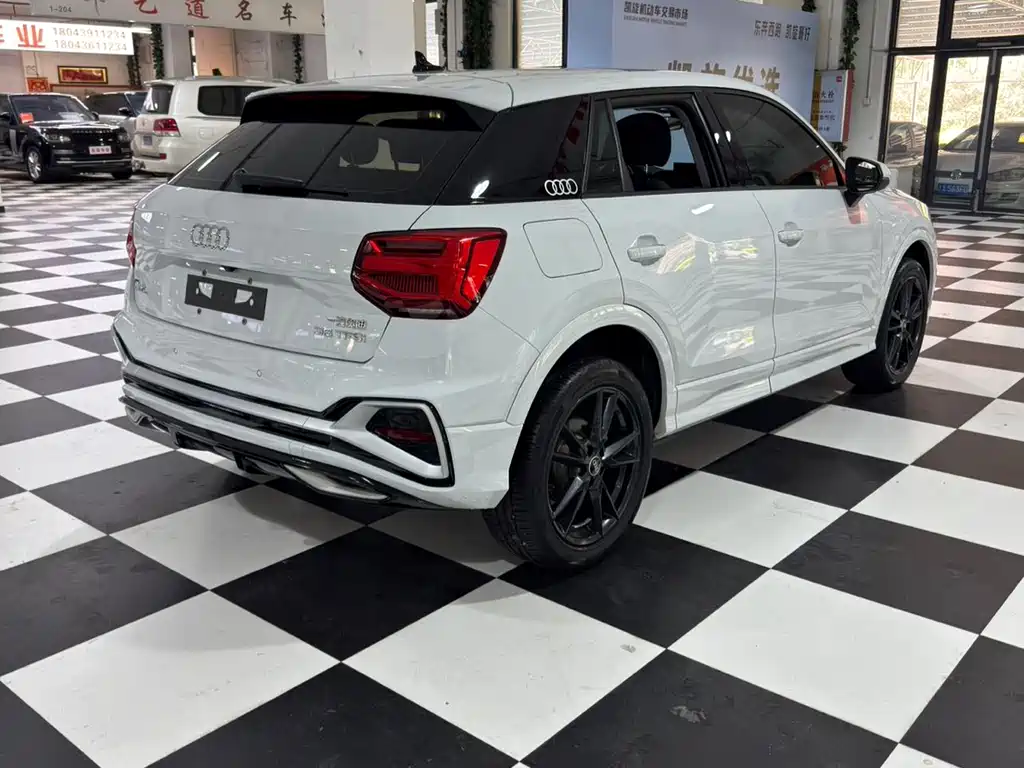 Audi Q2L 2023