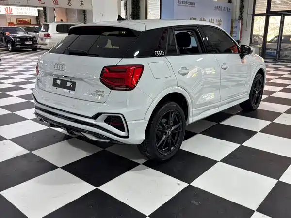 Audi Q2L 2022