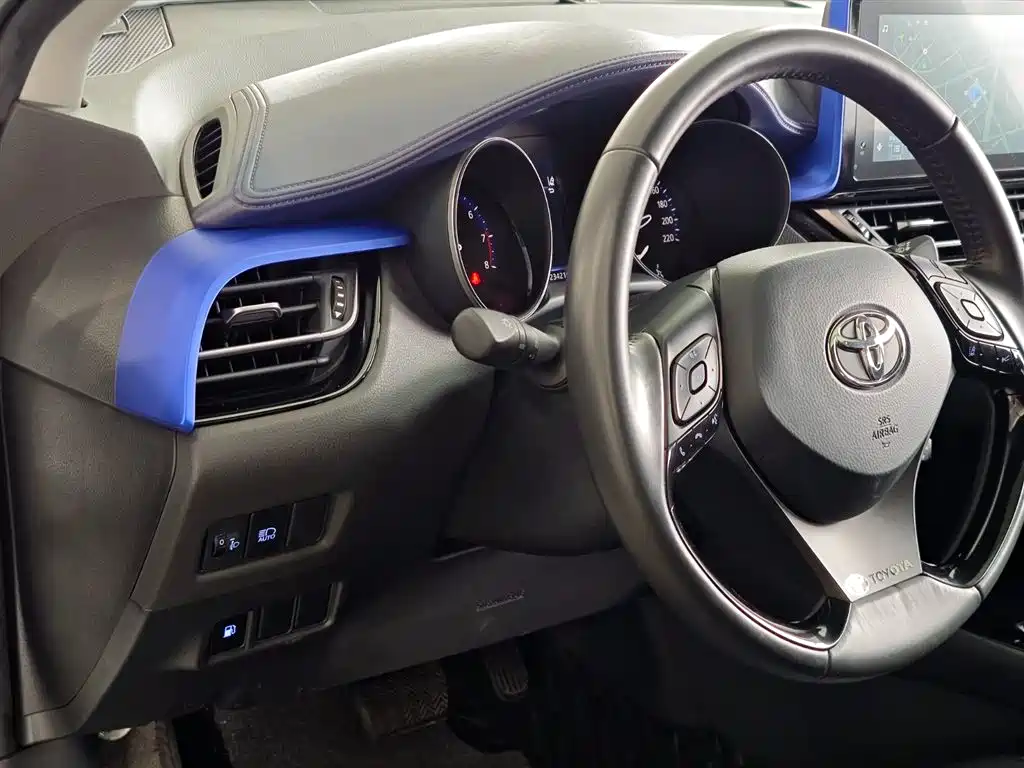 Toyota C-HR 2023 — фото 11