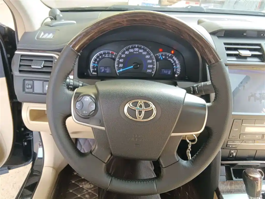 Toyota Camry 2016 — фото 11