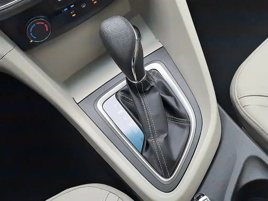 Buick Excelle 2016 — фото 13