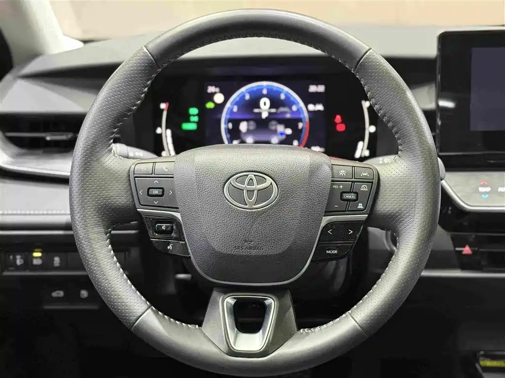 Toyota Camry 2024 — фото 12