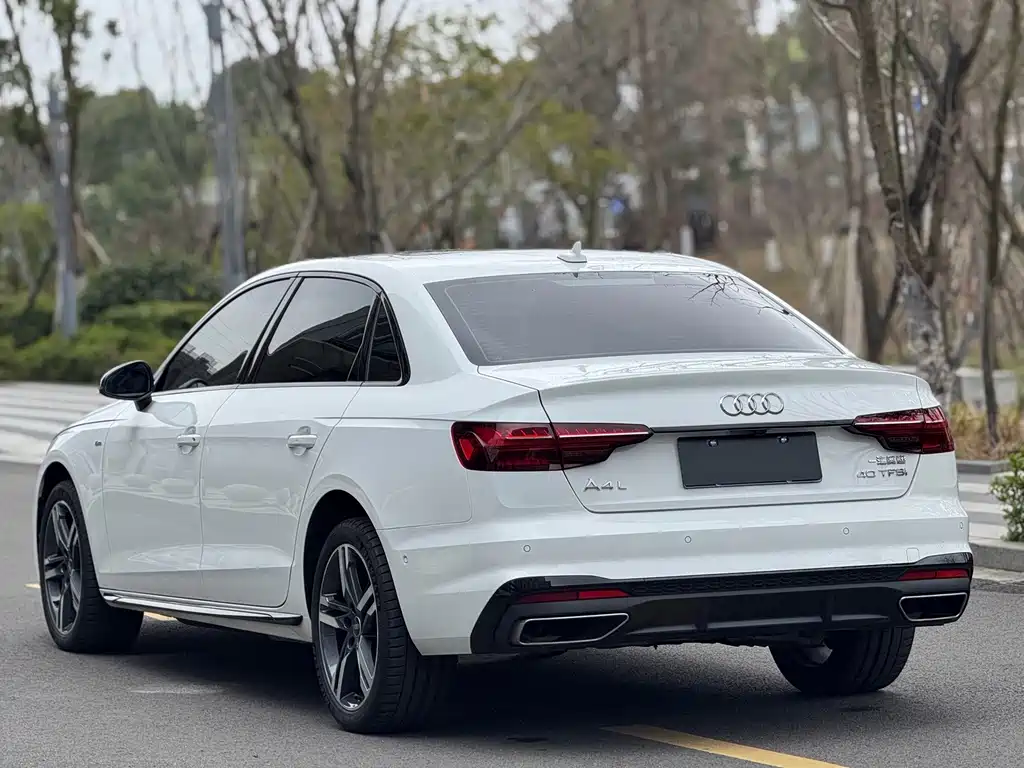 Audi A4L 2022 — фото 9