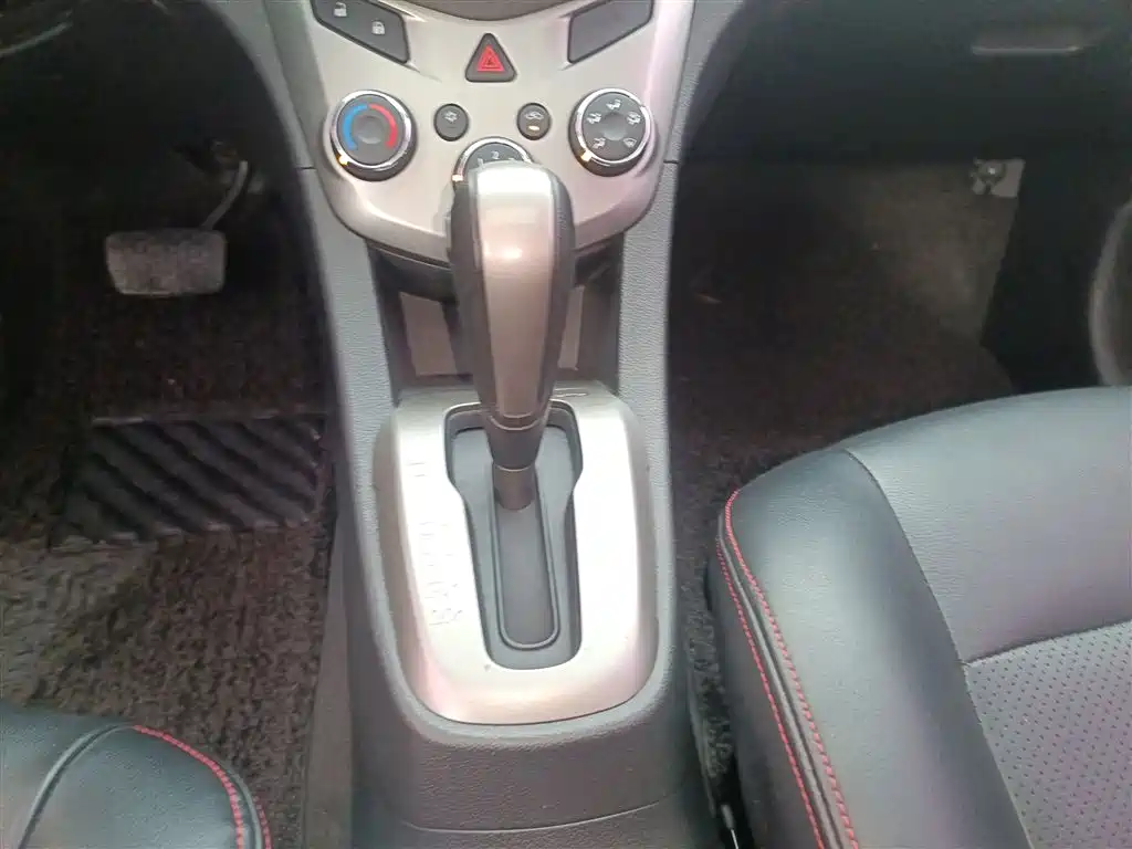 Chevrolet Aveo 2015 — фото 14