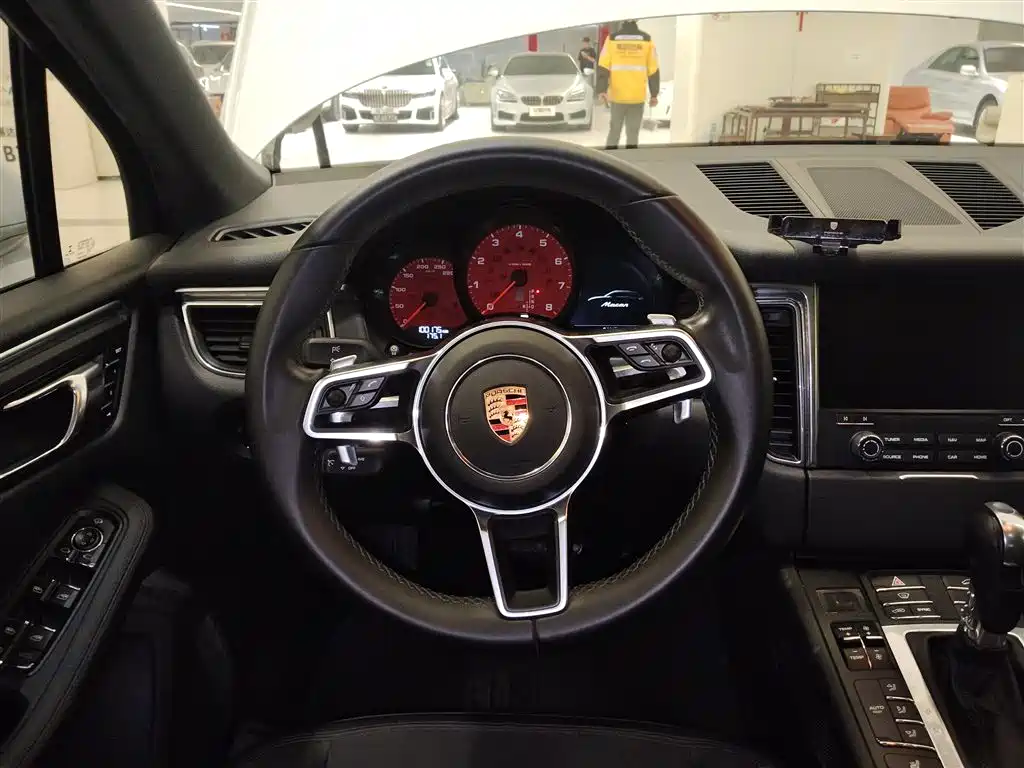 Porsche Macan 2018 — фото 3