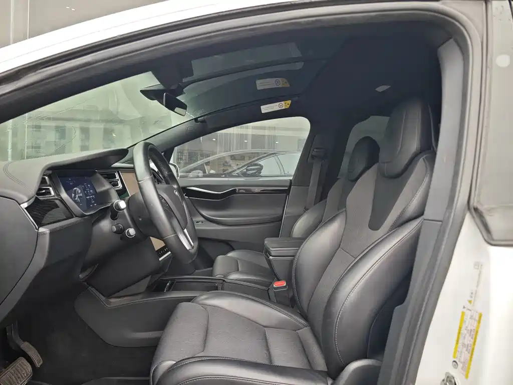 Tesla Model X 2018 — фото 7