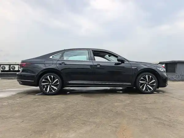 Volkswagen Passat 2022