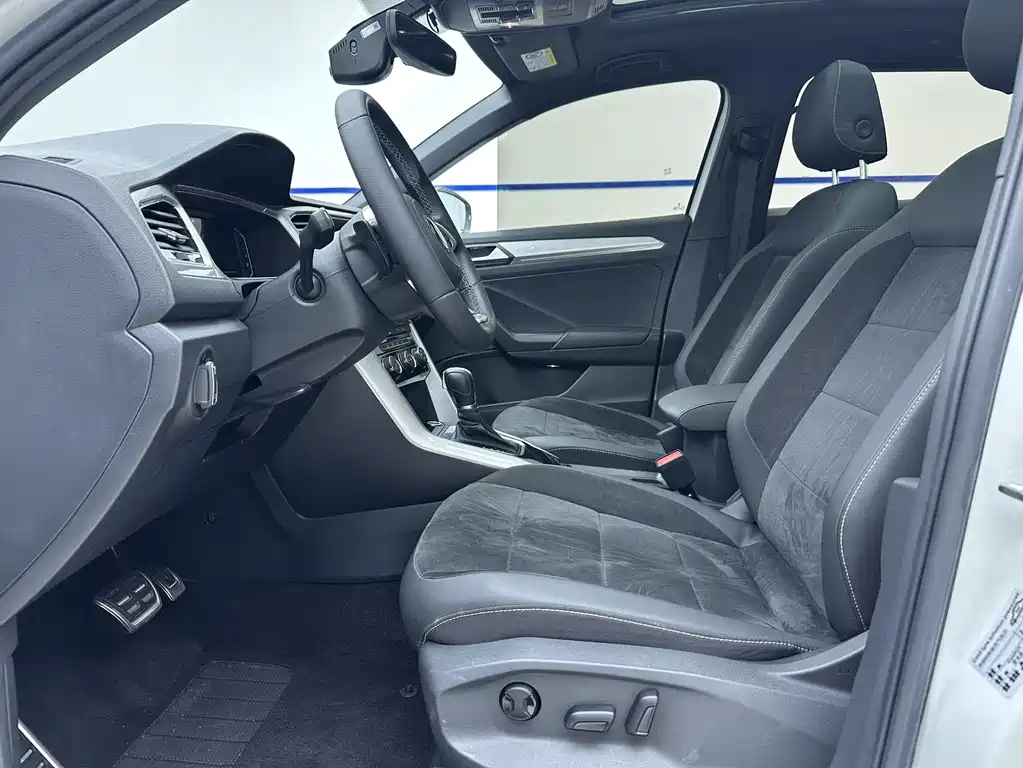 Volkswagen T-Roc 2023 — фото 7