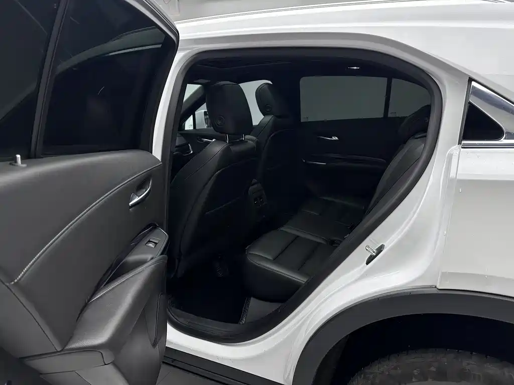Cadillac XT4 2021 — фото 10