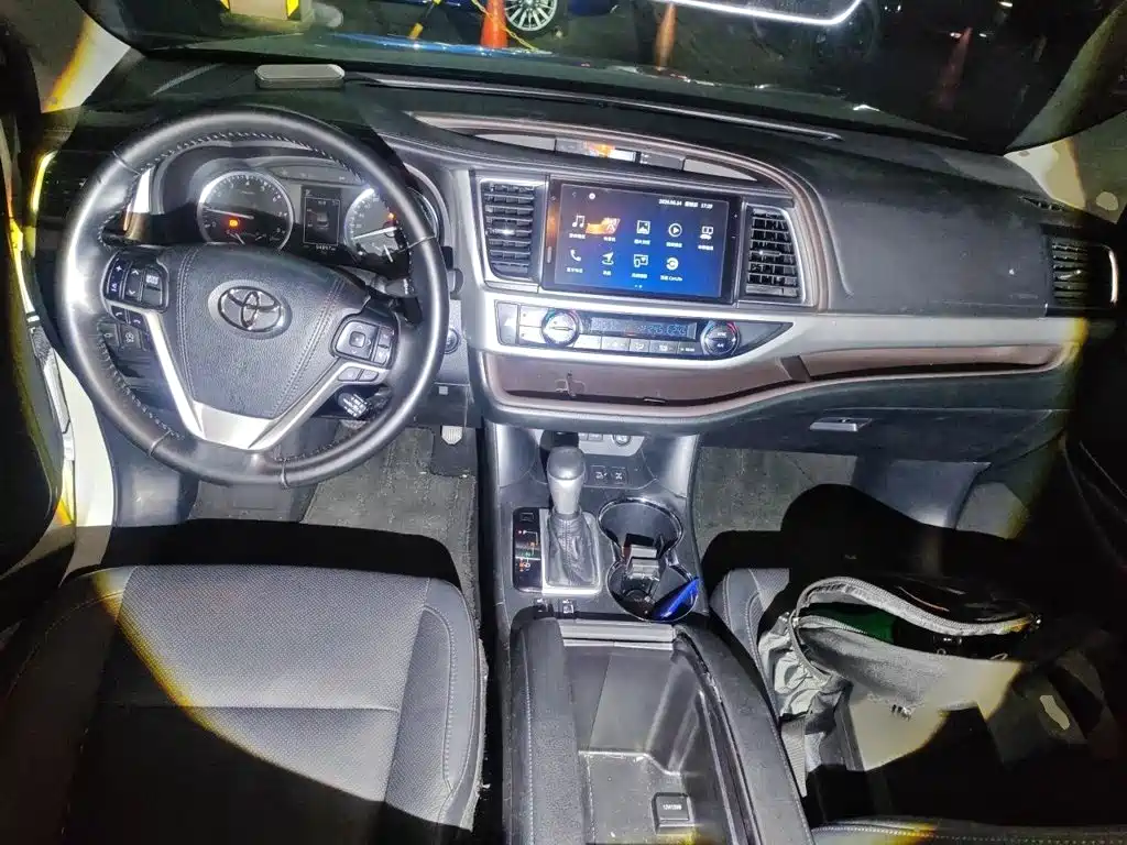 Toyota Highlander 2020 — фото 13