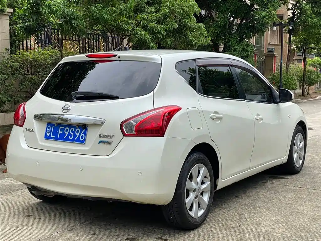 Nissan Tiida 2012