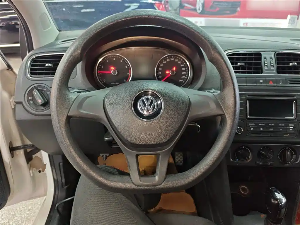 Volkswagen Polo 2015 — фото 3