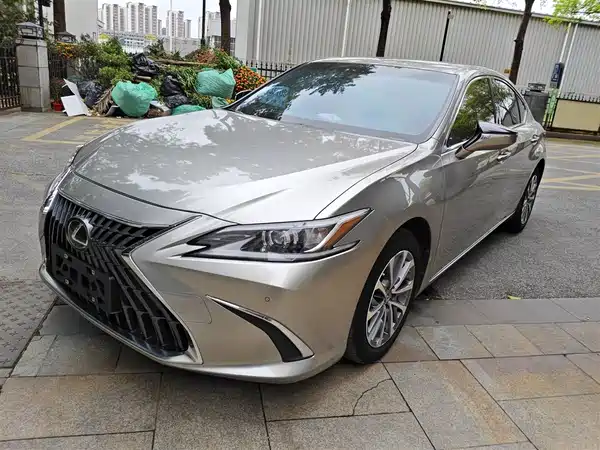 Lexus ES 2023