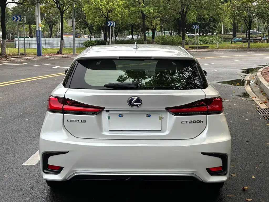 Lexus CT 2018 — фото 30