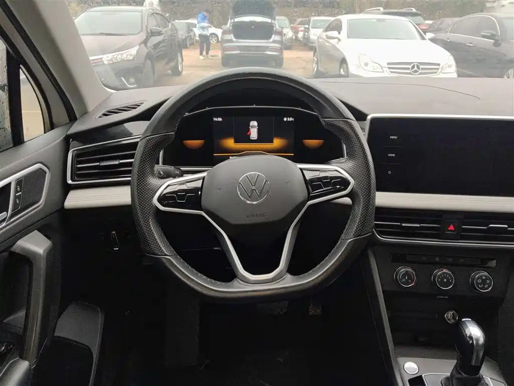 Volkswagen Tiguan L 2022 — фото 3