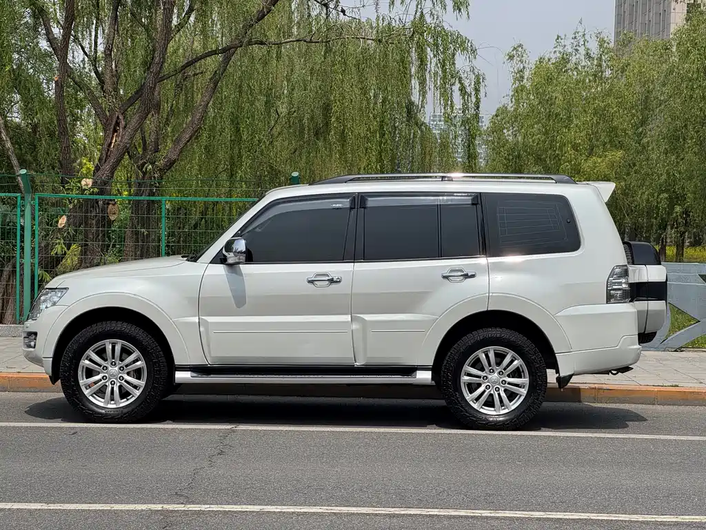 Mitsubishi Pajero 2018 — фото 5