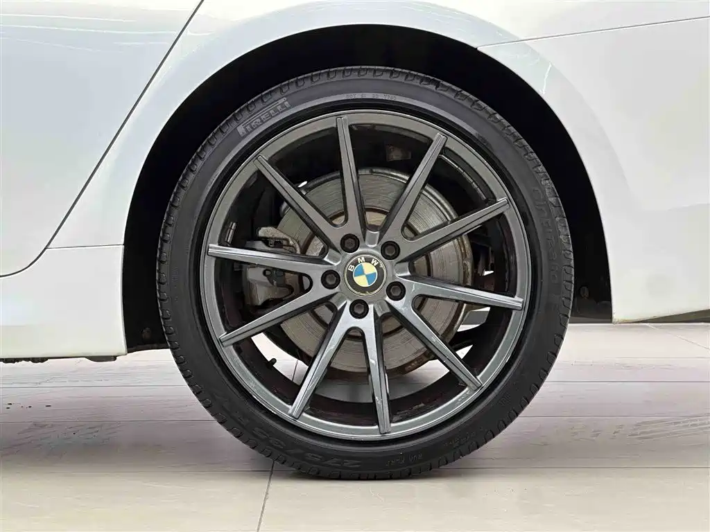 BMW 5 Series 2019 — фото 17