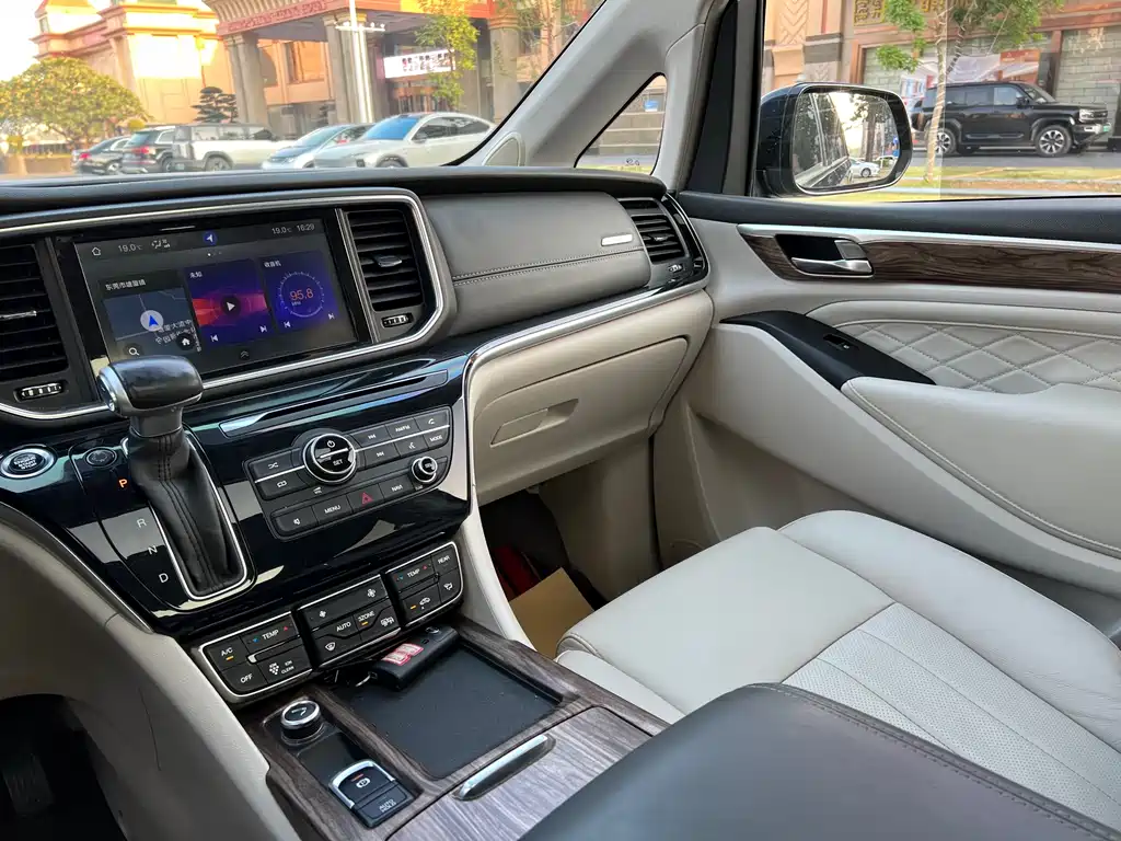 GAC Motor Trumpchi M8 2019 — фото 15