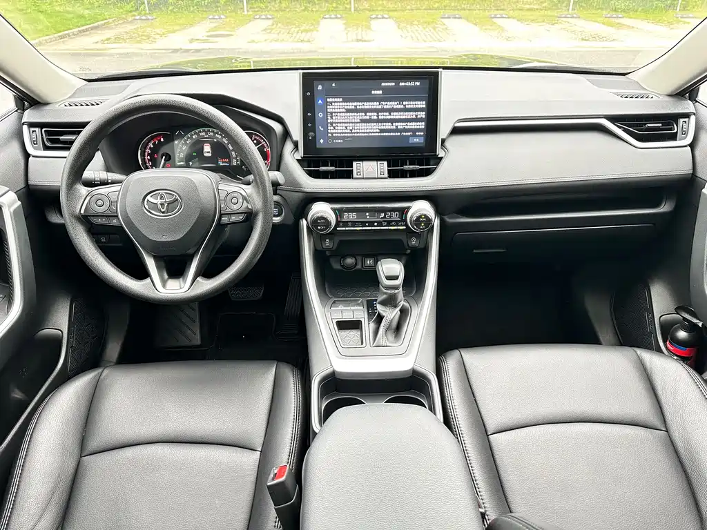 Toyota RAV4 2021 — фото 10