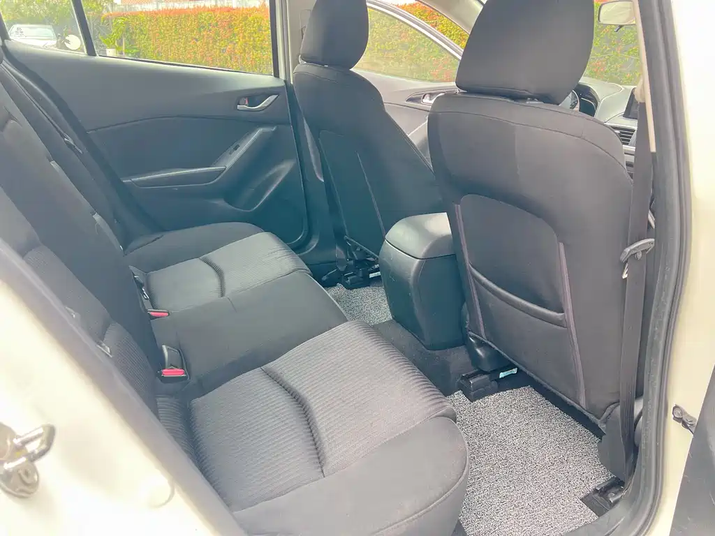 Mazda 3 Axela 2015 — фото 12