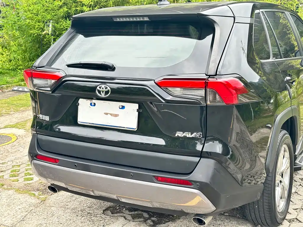 Toyota RAV4 2021 — фото 16