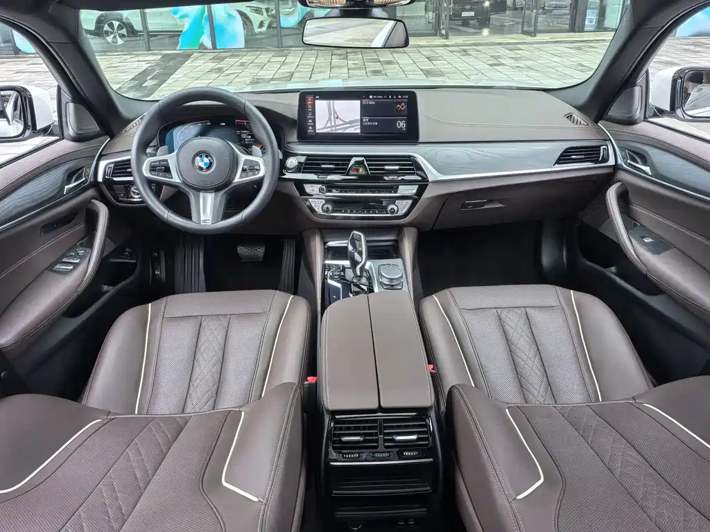 BMW 5 Series 2021 — фото 17