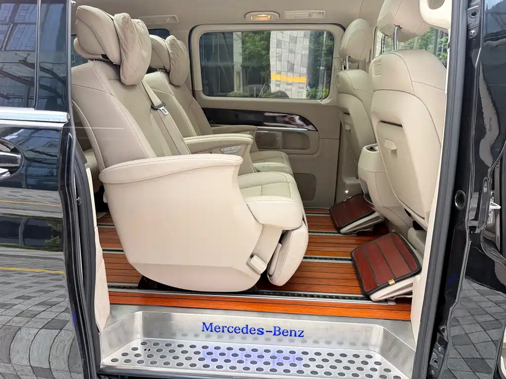 Mercedes-Benz V-Class 2020 — фото 16