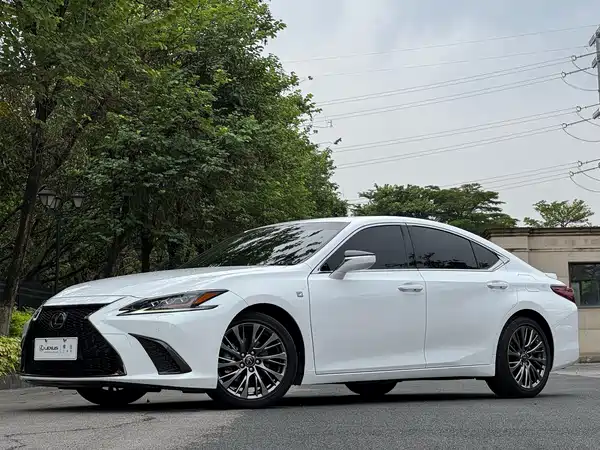 Lexus ES 2021