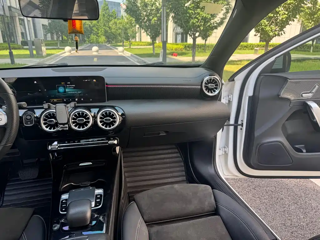 Mercedes-Benz A-Class 2019 — фото 12