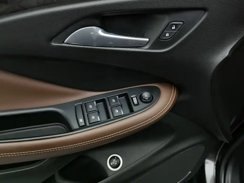 Buick Envision Plus 2016 — фото 9