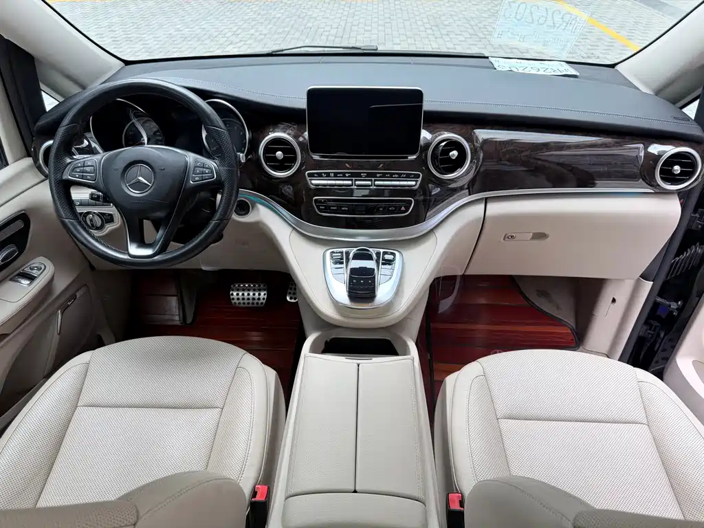 Mercedes-Benz V-Class 2020 — фото 17