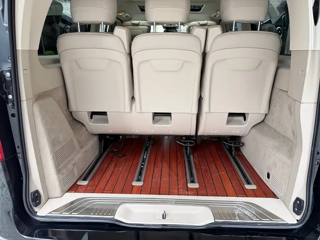 Mercedes-Benz V-Class 2020 — фото 19