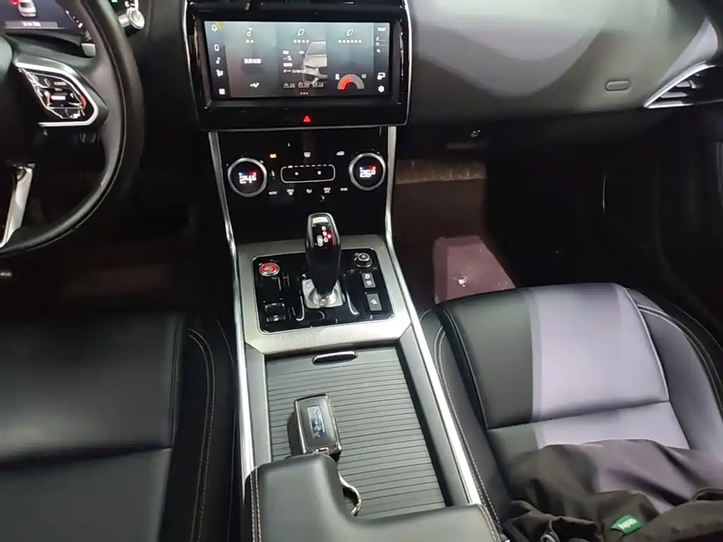 Jaguar XEL 2023 — фото 14