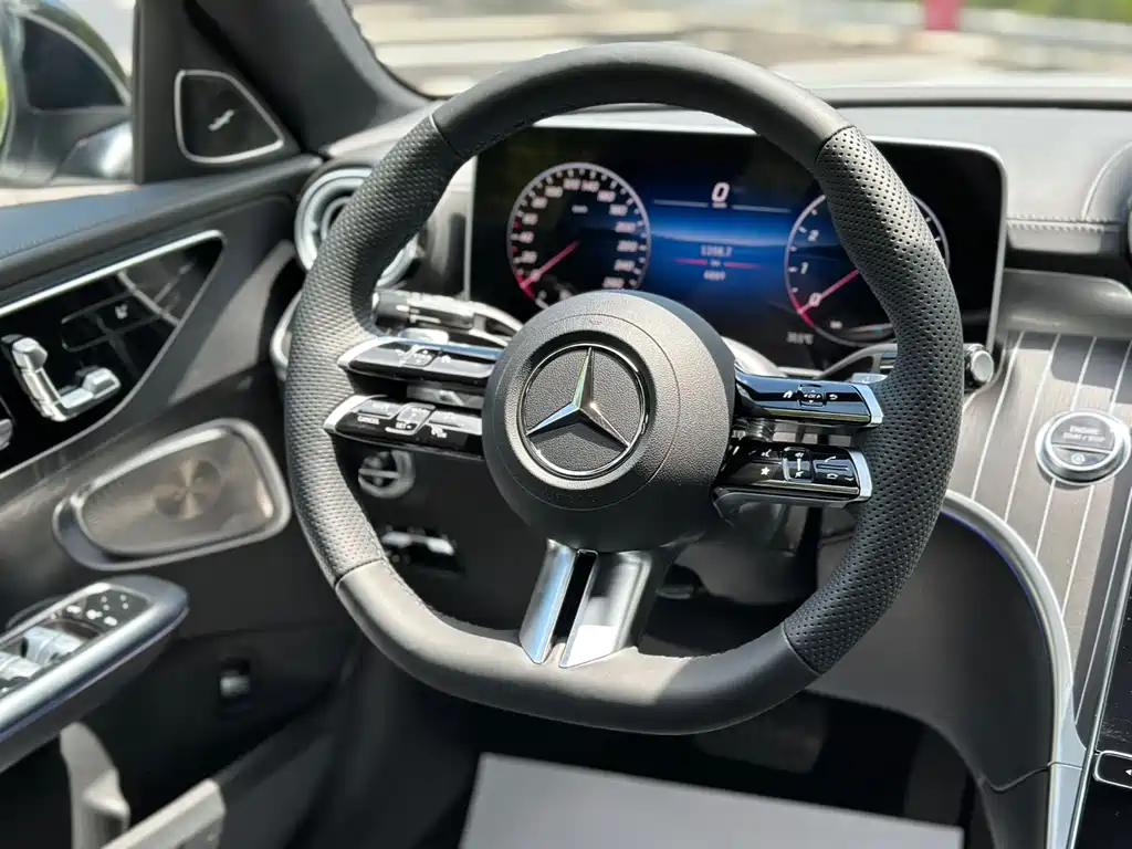 Mercedes-Benz C-Class 2024 — фото 13