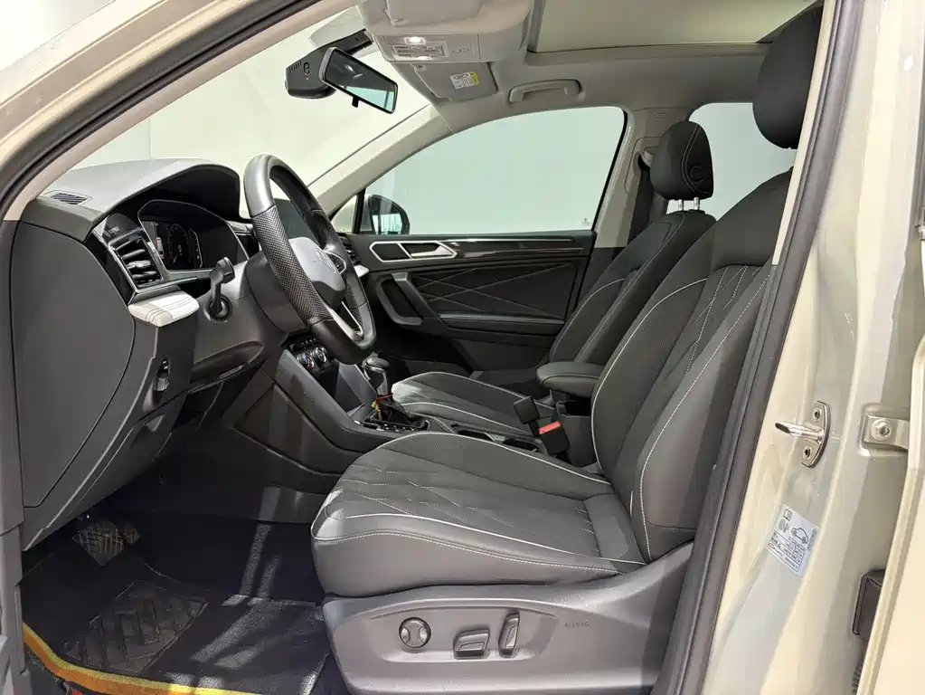 Volkswagen Tiguan L 2023 — фото 12