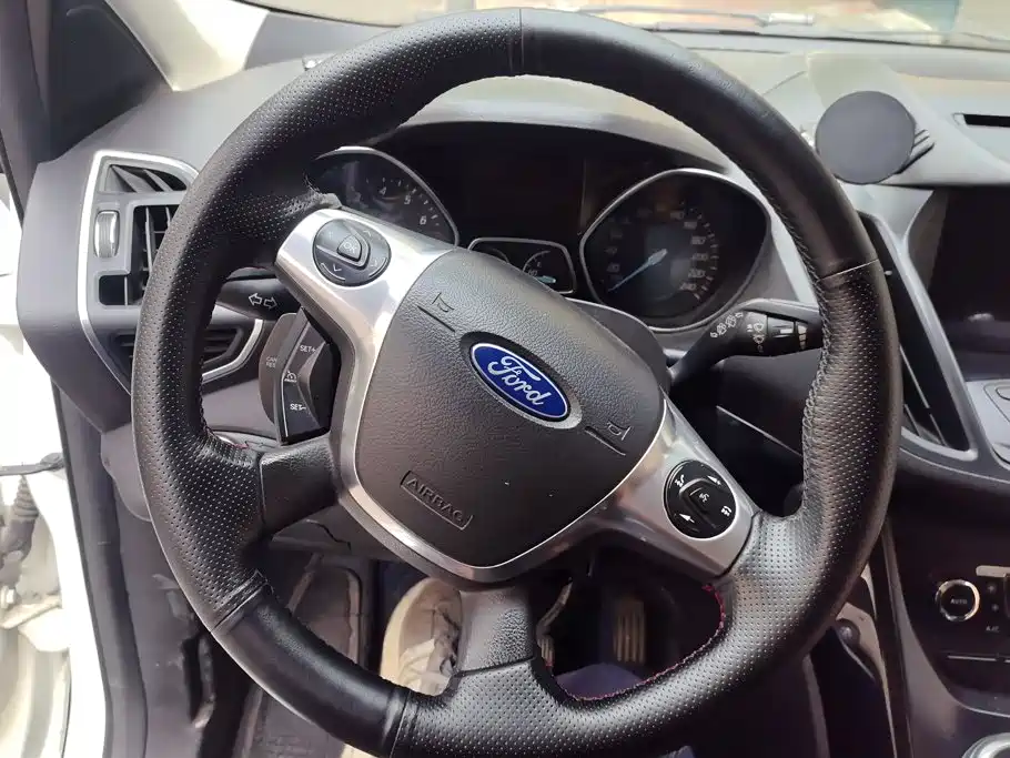 Ford Kuga 2014 — фото 15