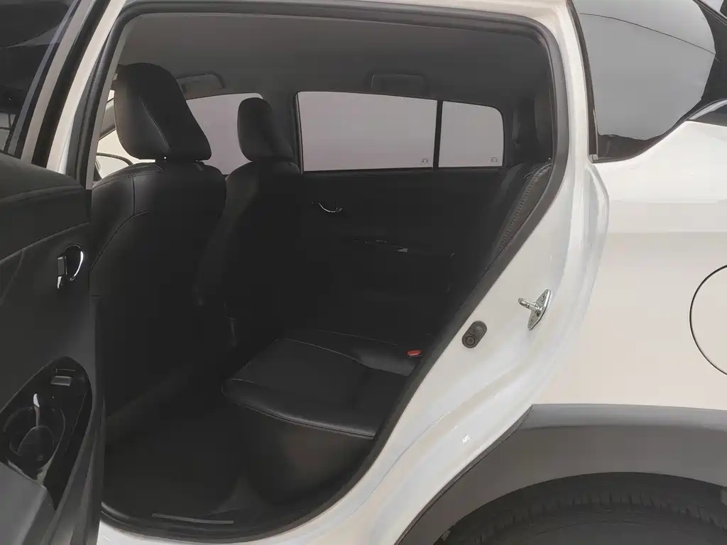 Toyota Yaris L 2022 — фото 10
