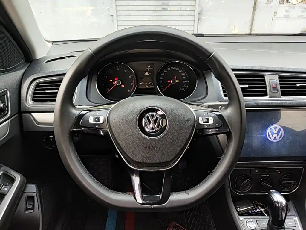 Volkswagen Lavida 2017 — фото 11