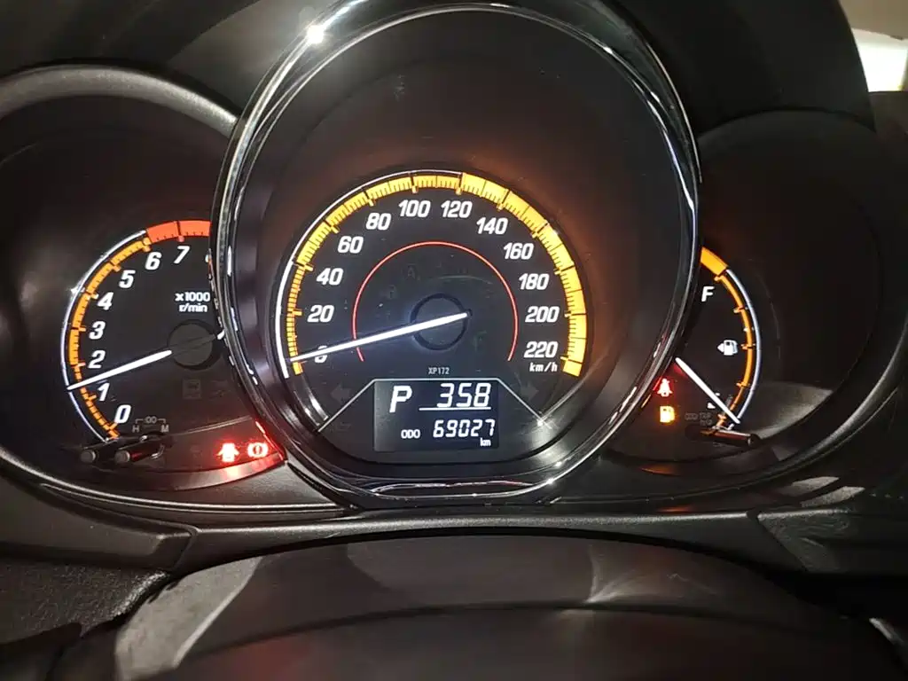 Toyota Yaris L 2023 — фото 12