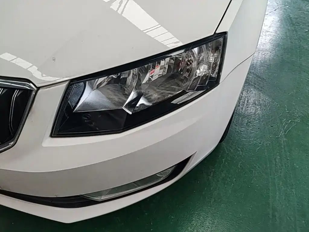 Skoda Octavia 2015 — фото 24
