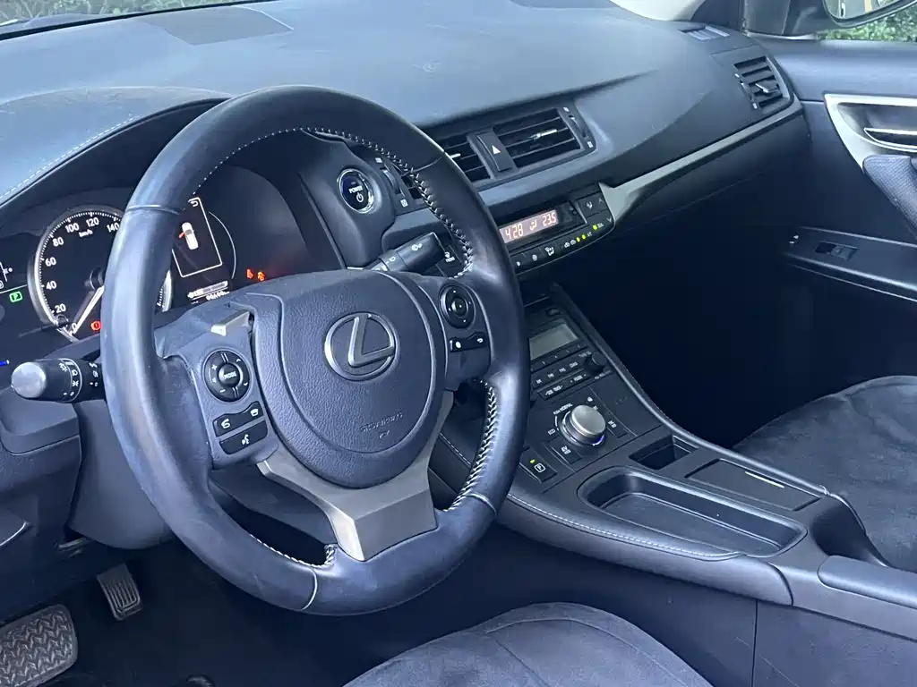 Lexus CT 2021 — фото 15