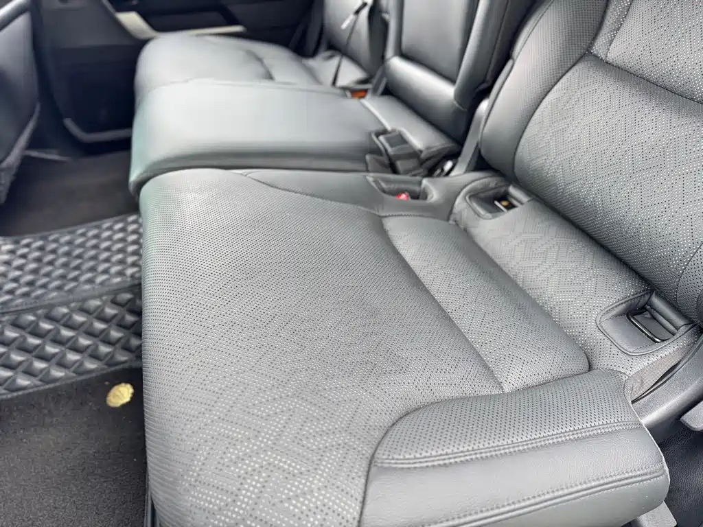 Toyota Sequoia 2023 — фото 16
