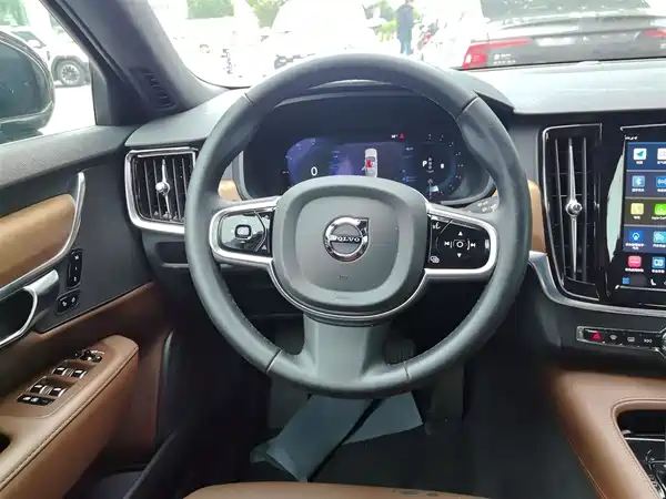 Volvo S90 2025