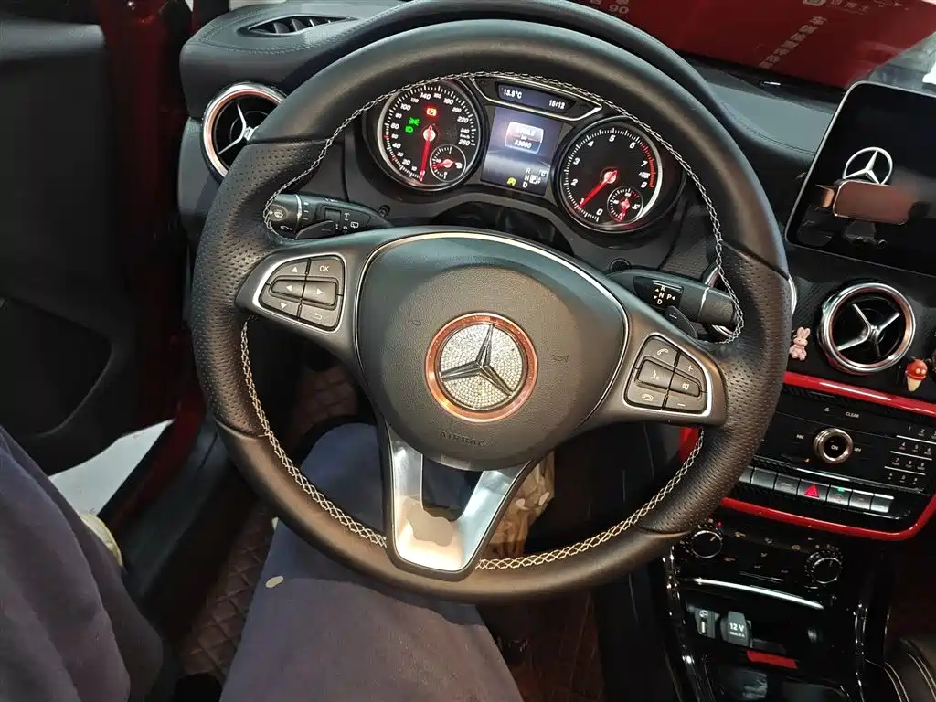 Mercedes-Benz GLA 2018 — фото 11