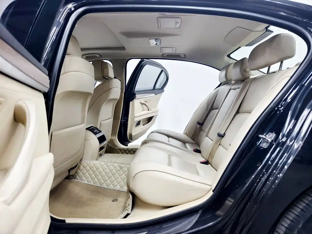 BMW 5 Series 2012 — фото 13