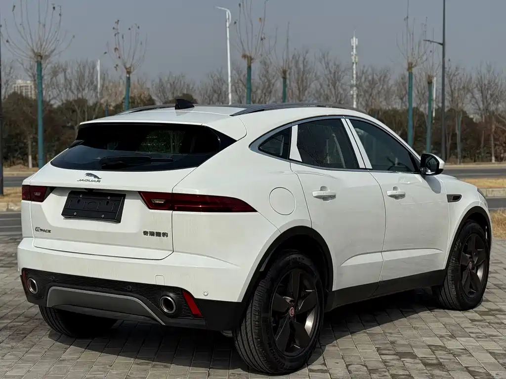 Jaguar E-PACE — фото 14