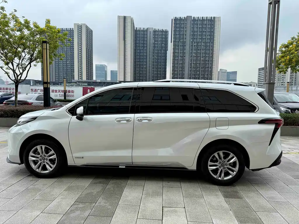 Toyota Sienna 2022 — фото 5